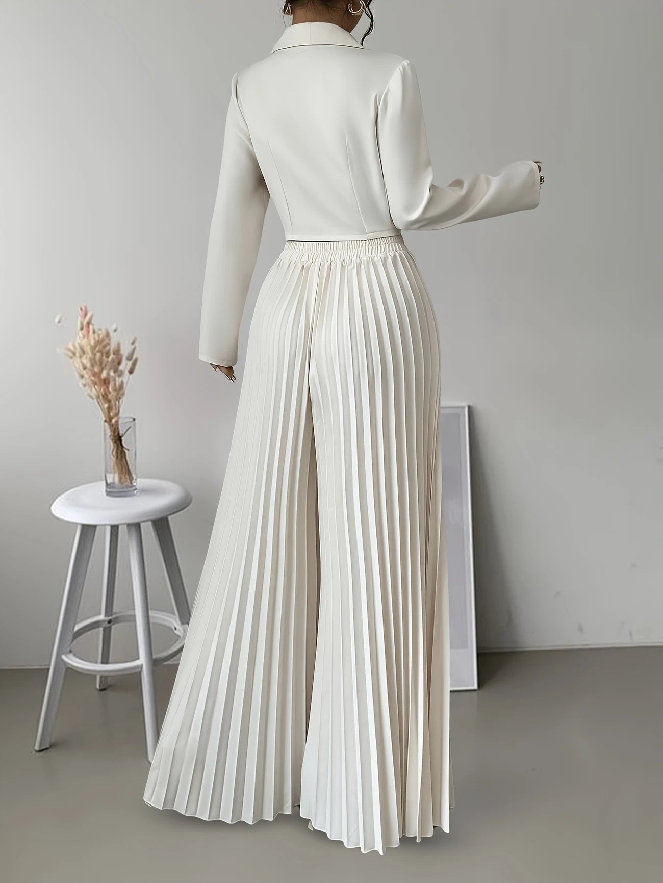 Top Set Long Sleeved Pleated Skirt